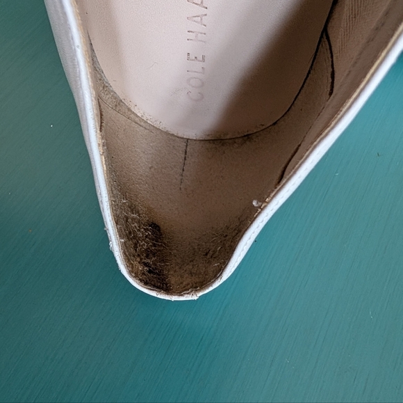 Cole Haan White and Cream Loafers Gold Flats Modern Prep Old Money Minimal Sz 9 - Picture 11 of 12